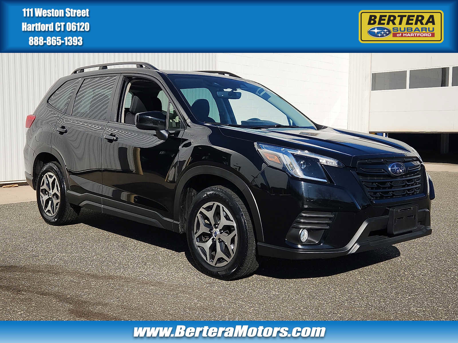 Used 2023 Subaru Forester Premium image 1