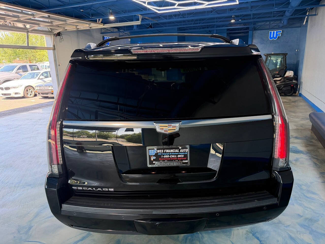 Used 2016 Cadillac Escalade Luxury AWD/4WD image 8