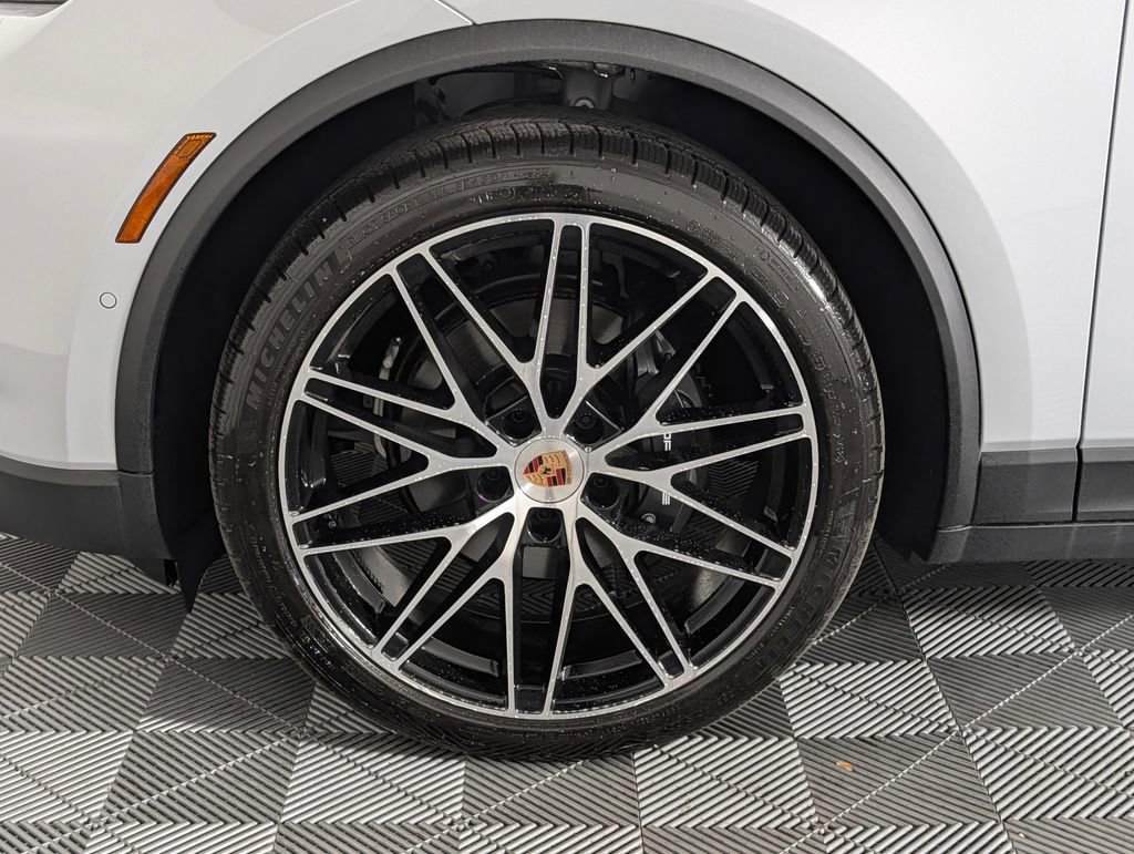 New 2026 Porsche Macan 4 Electric image 10