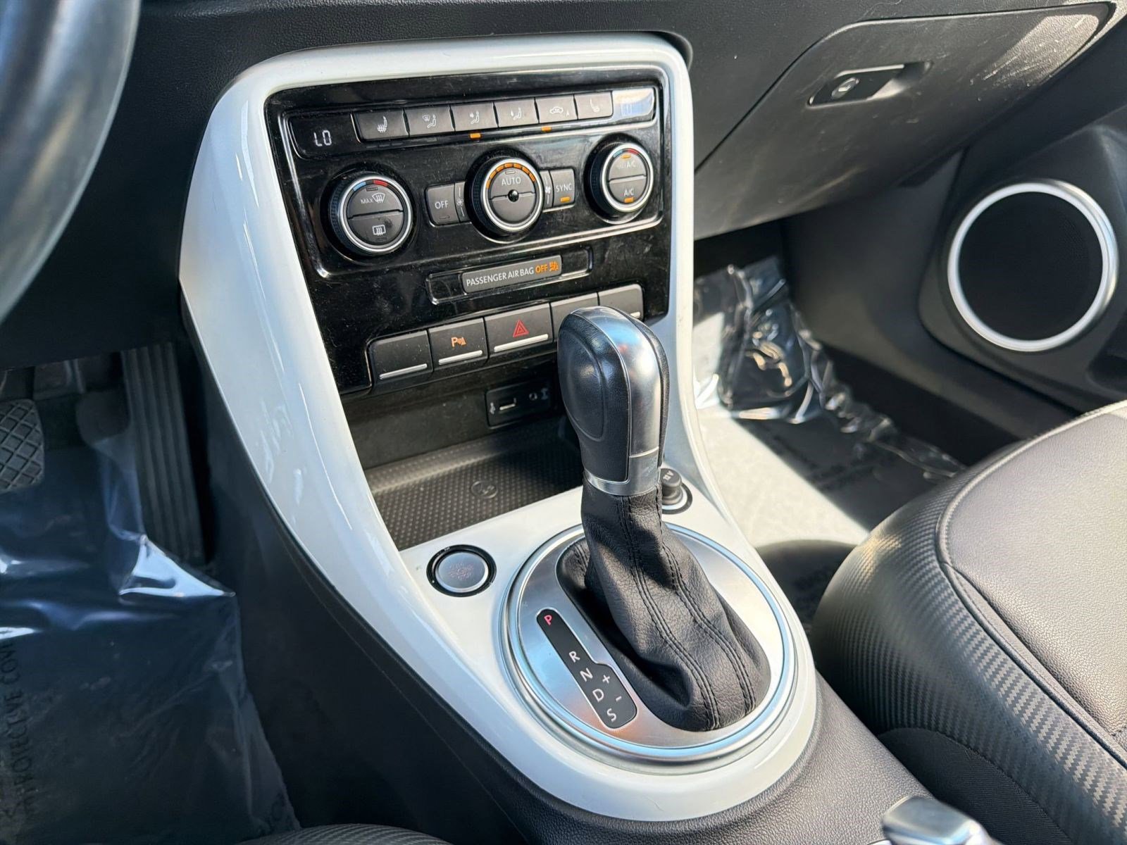 Used 2019 Volkswagen Beetle 2.0T SE w/ SE Premium Package image 24