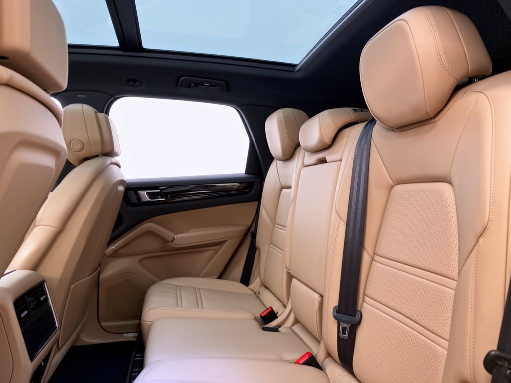 Used 2023 Porsche Cayenne AWD/4WD image 25