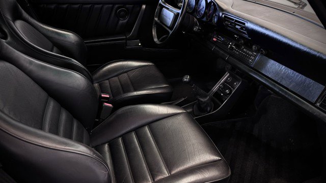 Used 1989 Porsche 911 Carrera RWD image 12