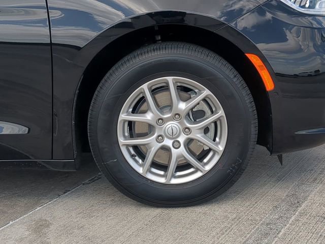 New 2026 Chrysler Pacifica Select image 11
