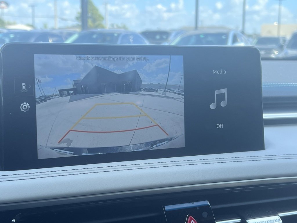 Used 2025 Genesis G70 2.5T image 31