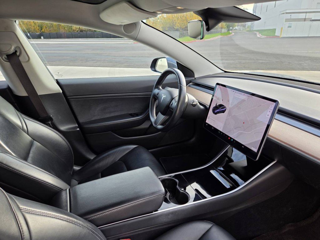 Used 2018 Tesla Model 3 Long Range image 15