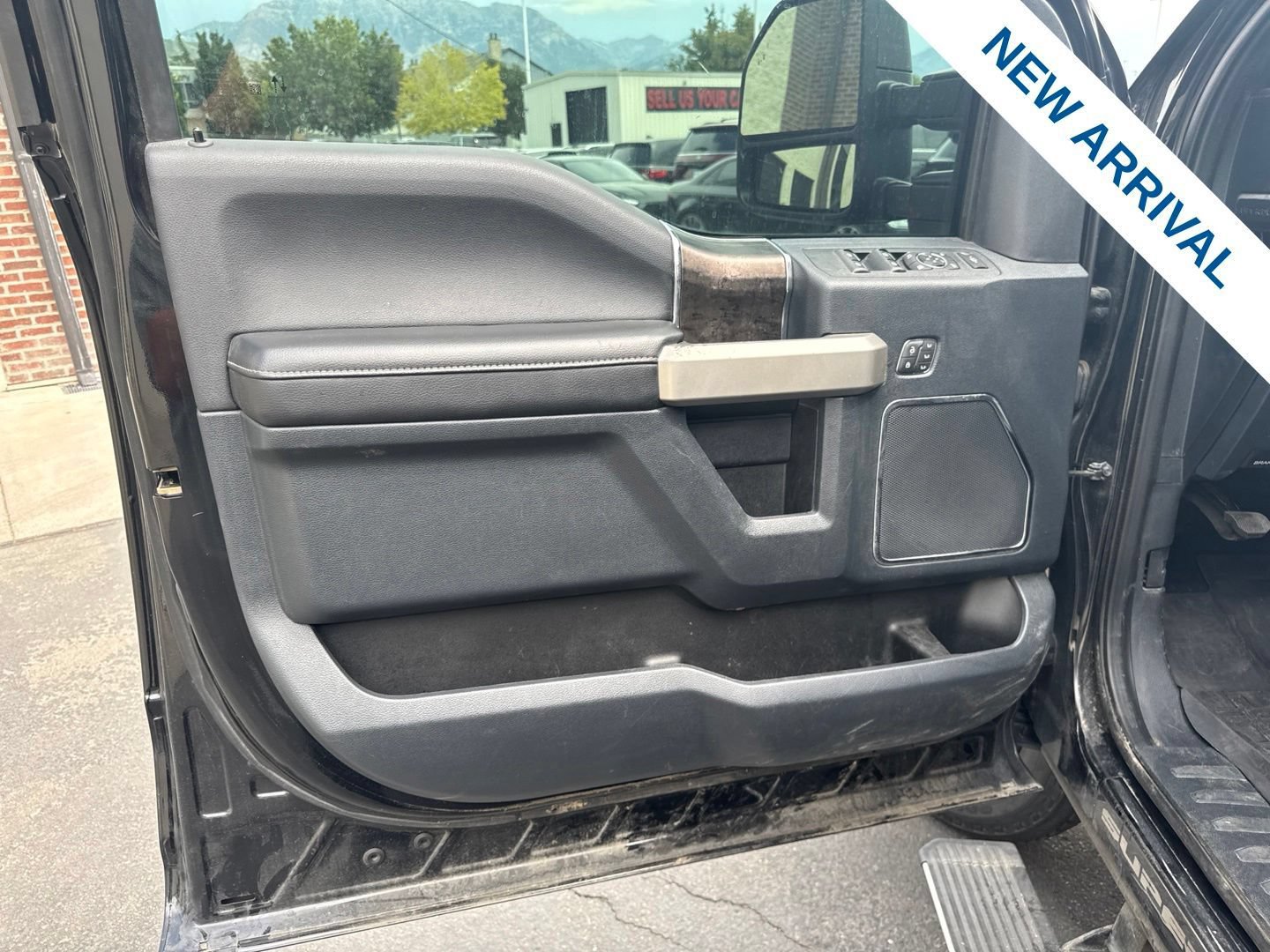 Used 2022 Ford F350 Lariat w/ Tremor Off-Road Package AWD/4WD image 21