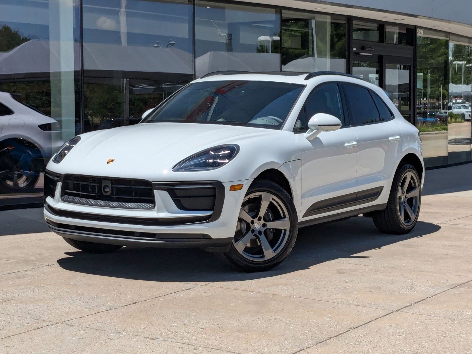 Used 2025 Porsche Macan video 1