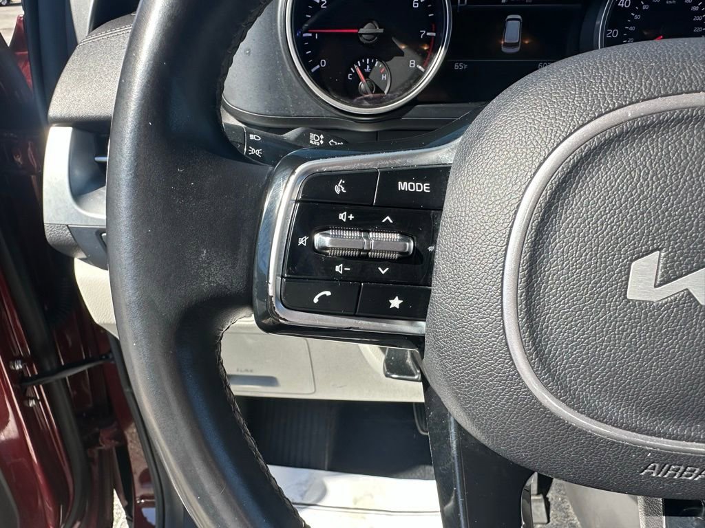 Used 2022 Kia Carnival LX image 26