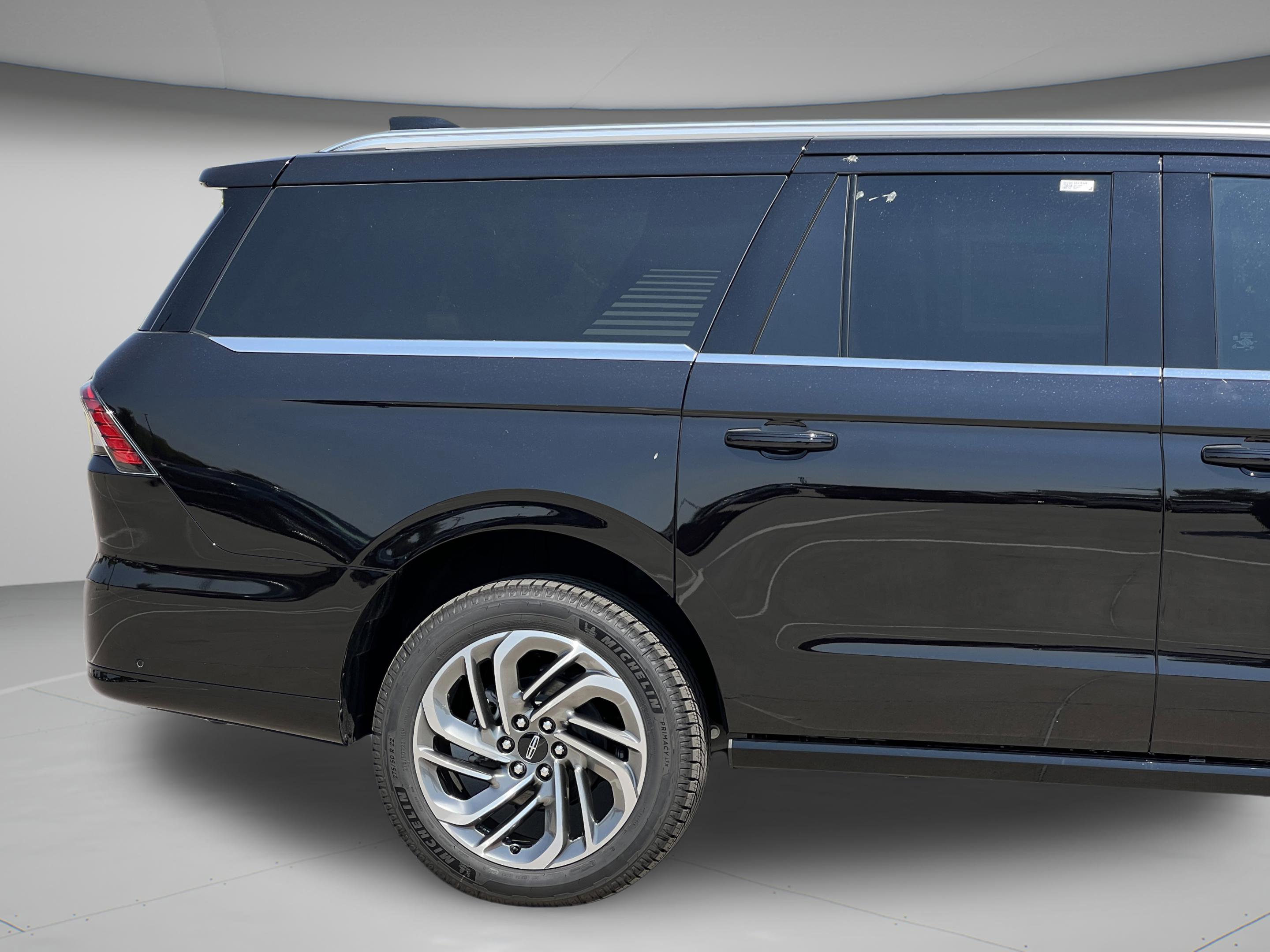 New 2025 Lincoln Navigator L Reserve AWD/4WD image 12