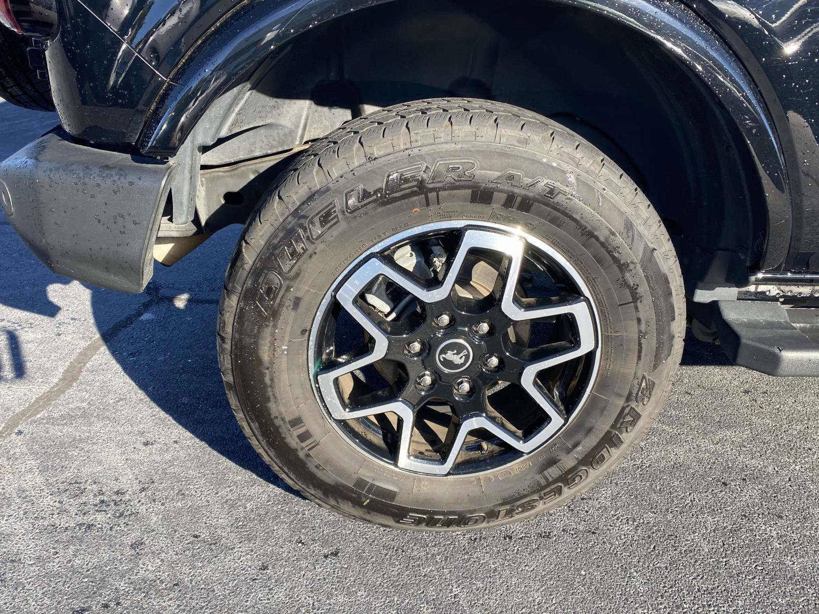 Used 2024 Ford Bronco Outer Banks image 8