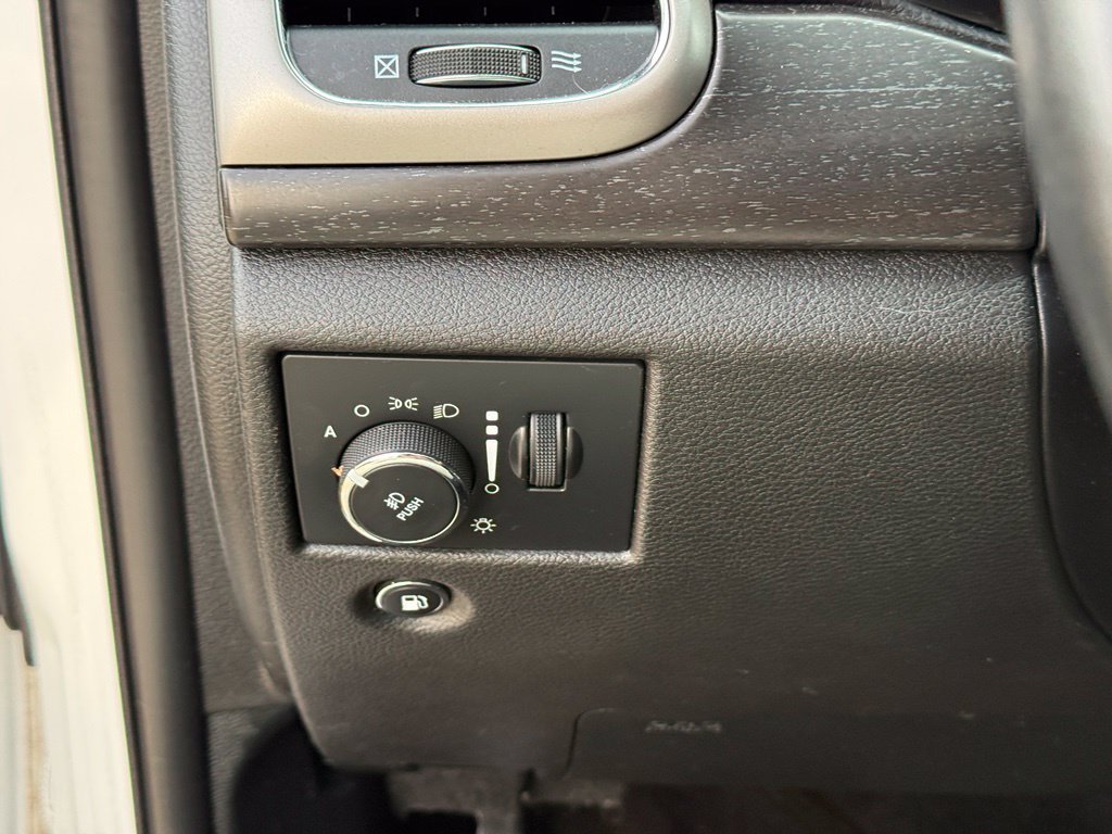 Used 2018 Jeep Grand Cherokee Altitude AWD/4WD image 18