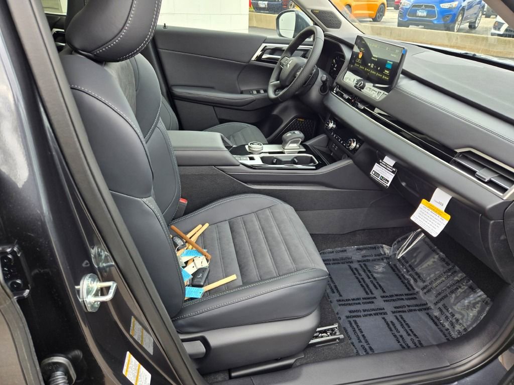 New 2025 Mitsubishi Outlander SE image 5