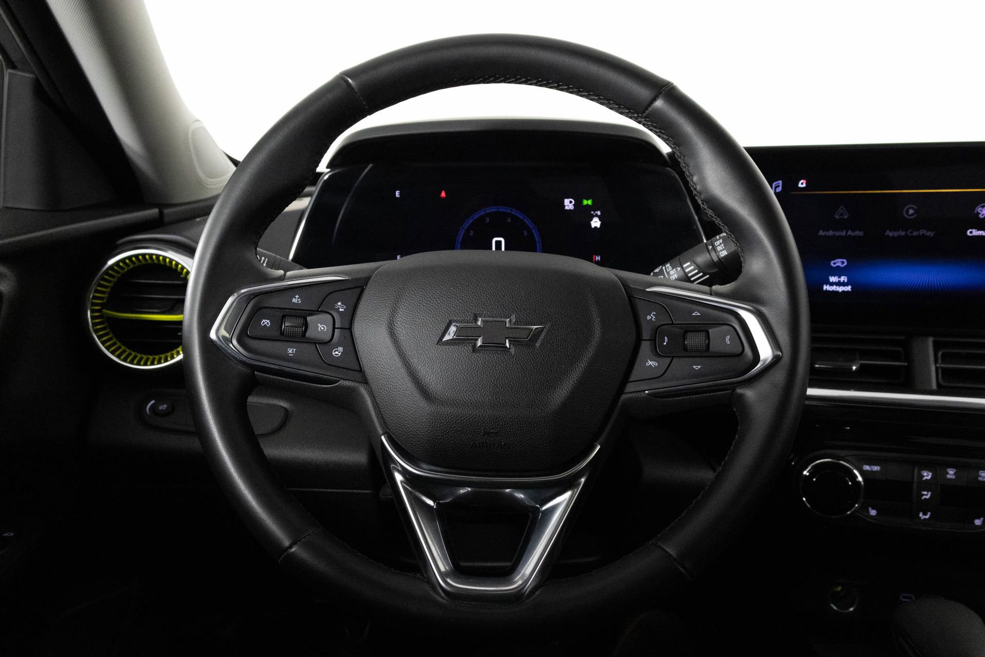 Used 2024 Chevrolet Trax ACTIV w/ Sunroof Package image 28