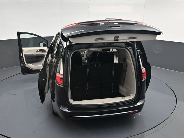 Used 2023 Chrysler Pacifica Touring-L image 56