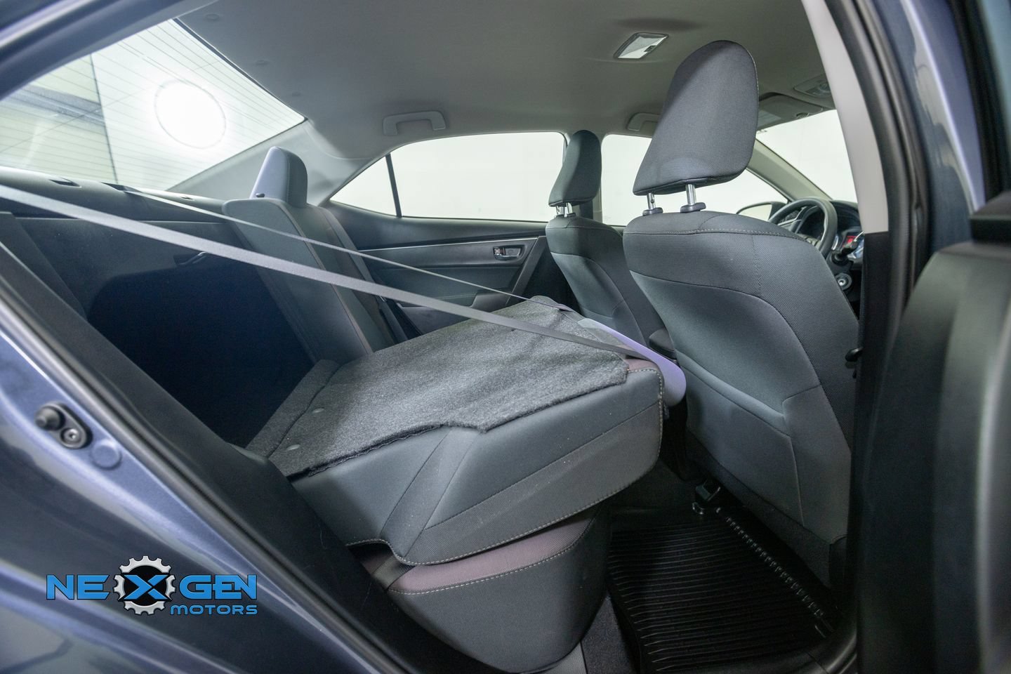 Used 2018 Toyota Corolla LE FWD image 35