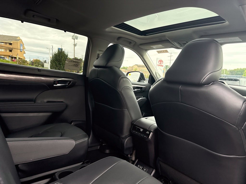 New 2026 Toyota Highlander Limited AWD/4WD image 12