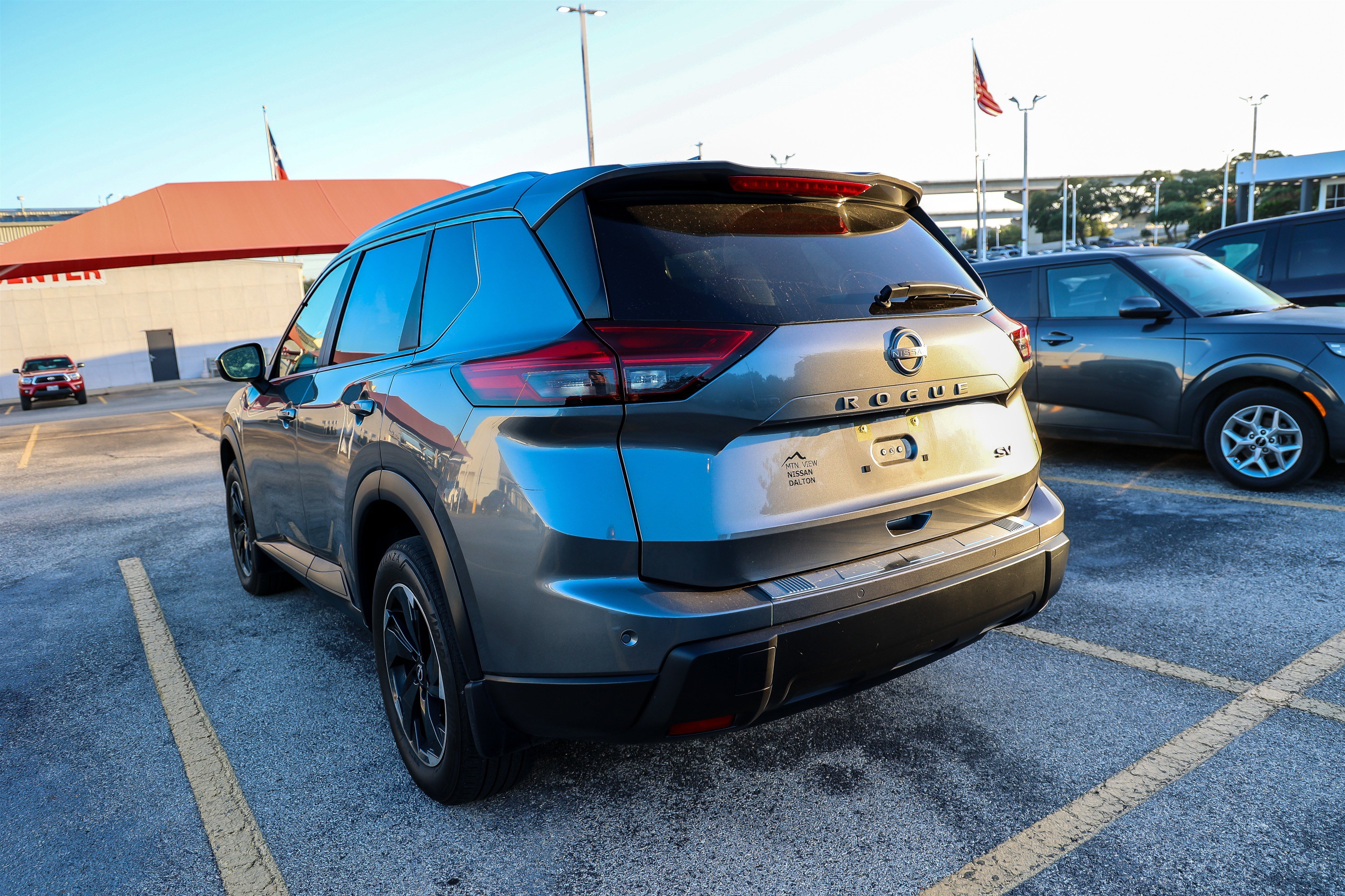Used 2024 Nissan Rogue SV w/ SV Premium Package FWD image 10
