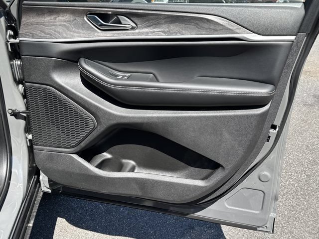 New 2027 Jeep Grand Cherokee Altitude AWD/4WD image 14