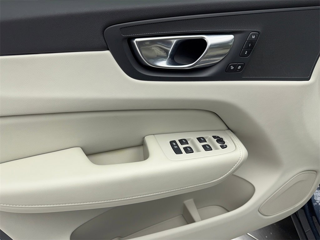 Used 2025 Volvo XC60 T8 Plus w/ Protection Package Premier image 38