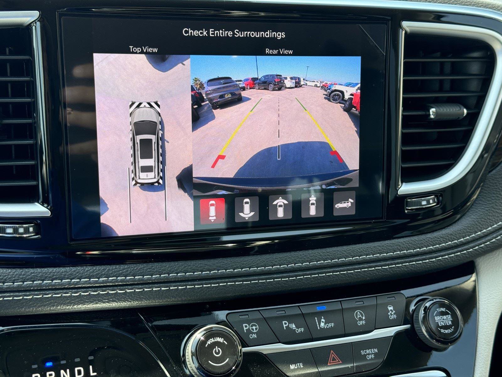 New 2024 Chrysler Pacifica Limited FWD image 17