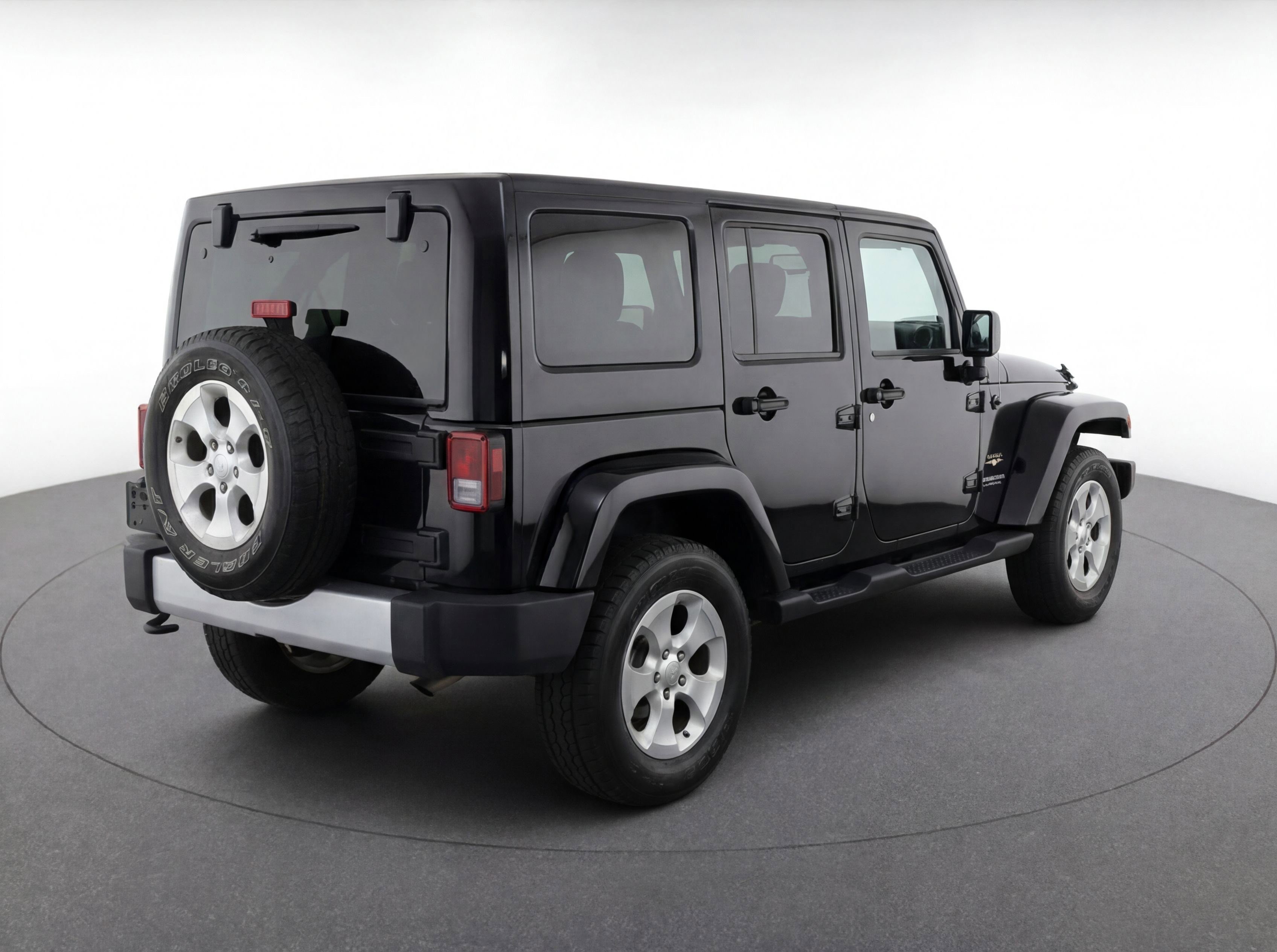 Used 2015 Jeep Wrangler Unlimited Sahara w/ Connectivity Group AWD/4WD image 7