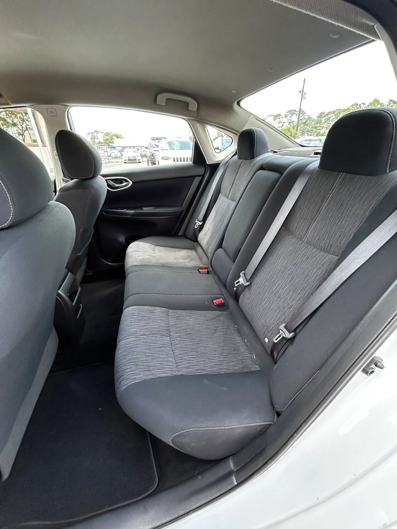 Used 2014 Nissan Sentra SV FWD image 29
