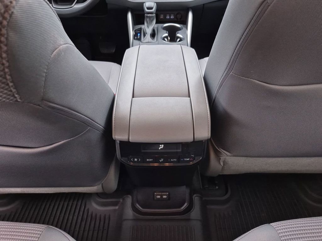 Used 2023 Toyota Highlander L FWD image 32