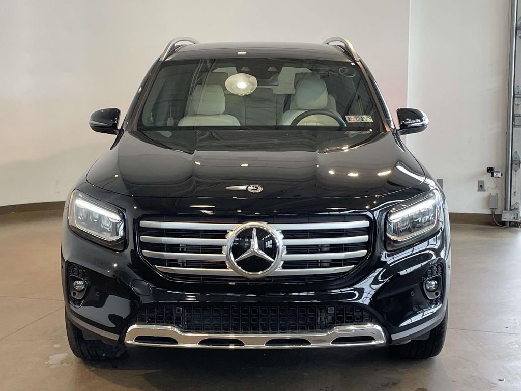 Used 2024 Mercedes-Benz GLB 250 4MATIC image 2