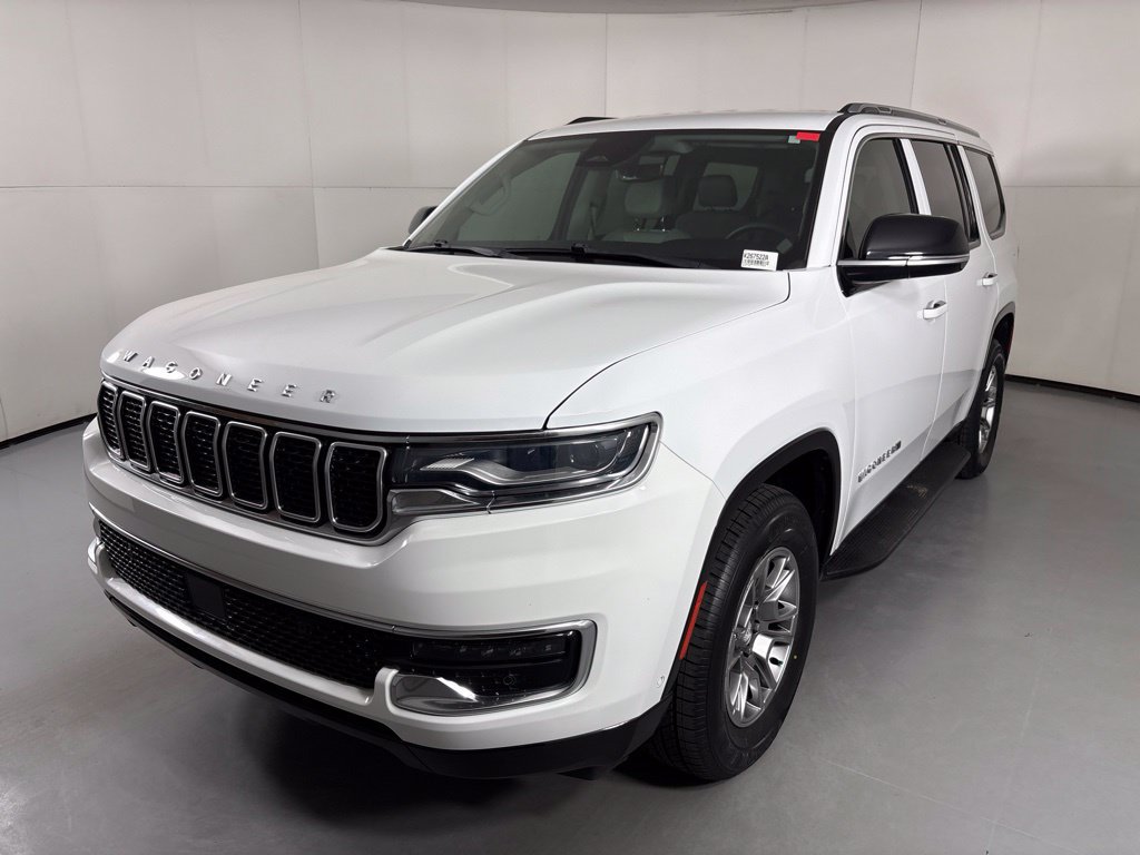 Used 2023 Jeep Wagoneer 2WD image 4