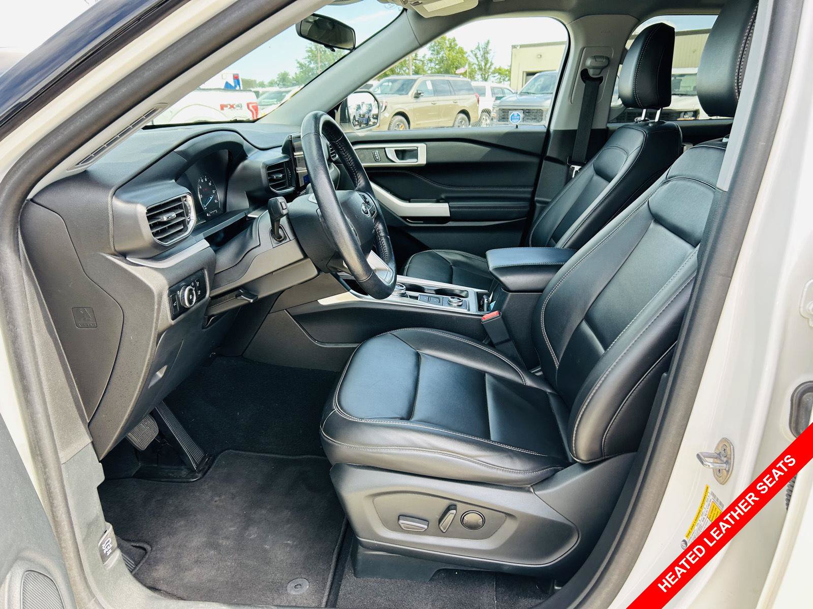 Used 2024 Ford Explorer XLT w/ Equipment Group 202A AWD/4WD image 3