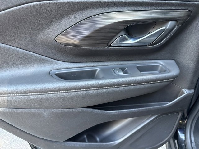 Used 2024 GMC Terrain SLT image 24