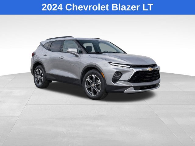Used 2024 Chevrolet Blazer LT w/ Convenience Package FWD image 2