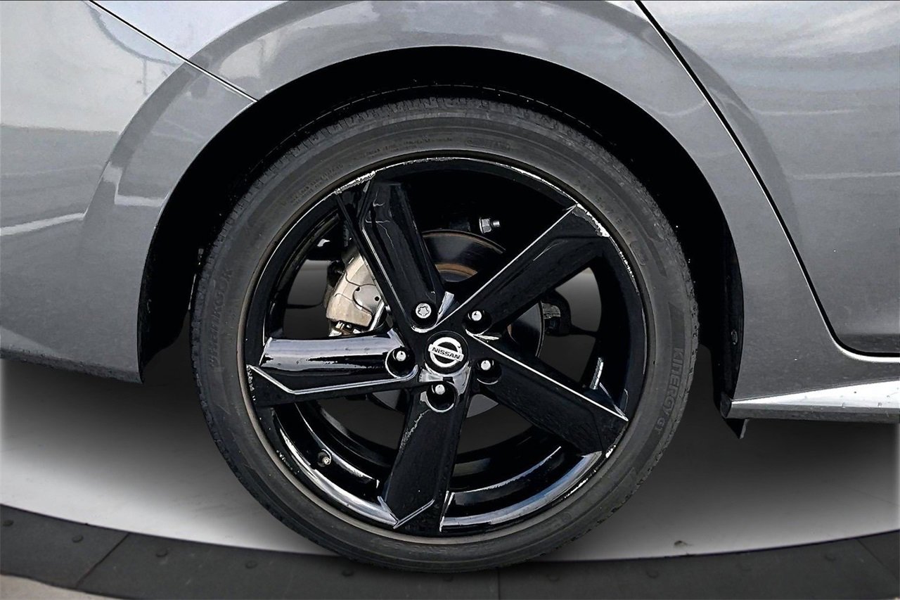 Used 2023 Nissan Sentra SR w/ Midnight Edition Package image 34