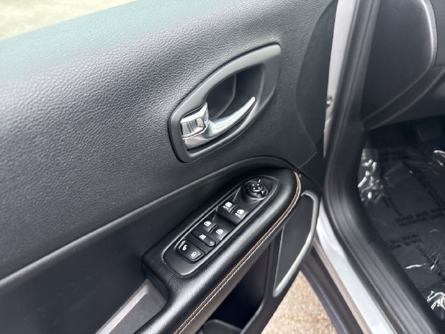 Used 2020 Jeep Compass Latitude FWD image 11