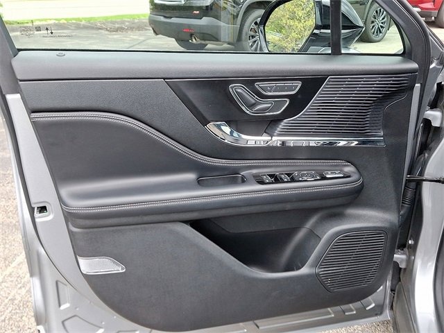 Used 2021 Lincoln Corsair AWD w/ Premium Package image 12