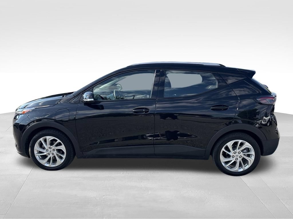 Used 2023 Chevrolet Bolt EUV LT FWD image 2