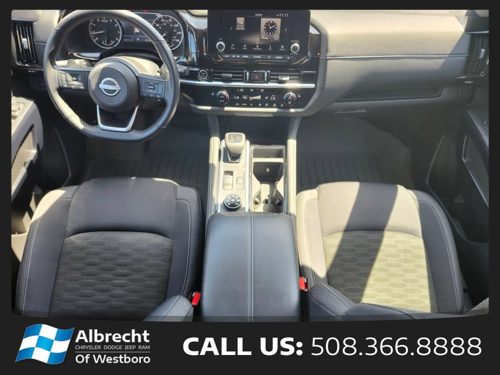 Used 2024 Nissan Pathfinder SV w/ SV Premium Package AWD/4WD image 12
