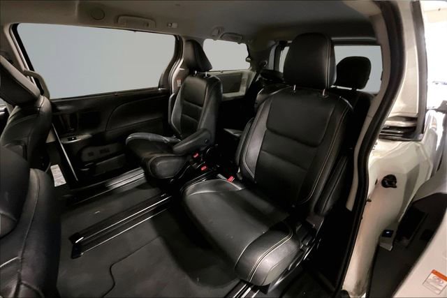 Used 2020 Toyota Sienna SE w/ SE Preferred Package FWD image 26