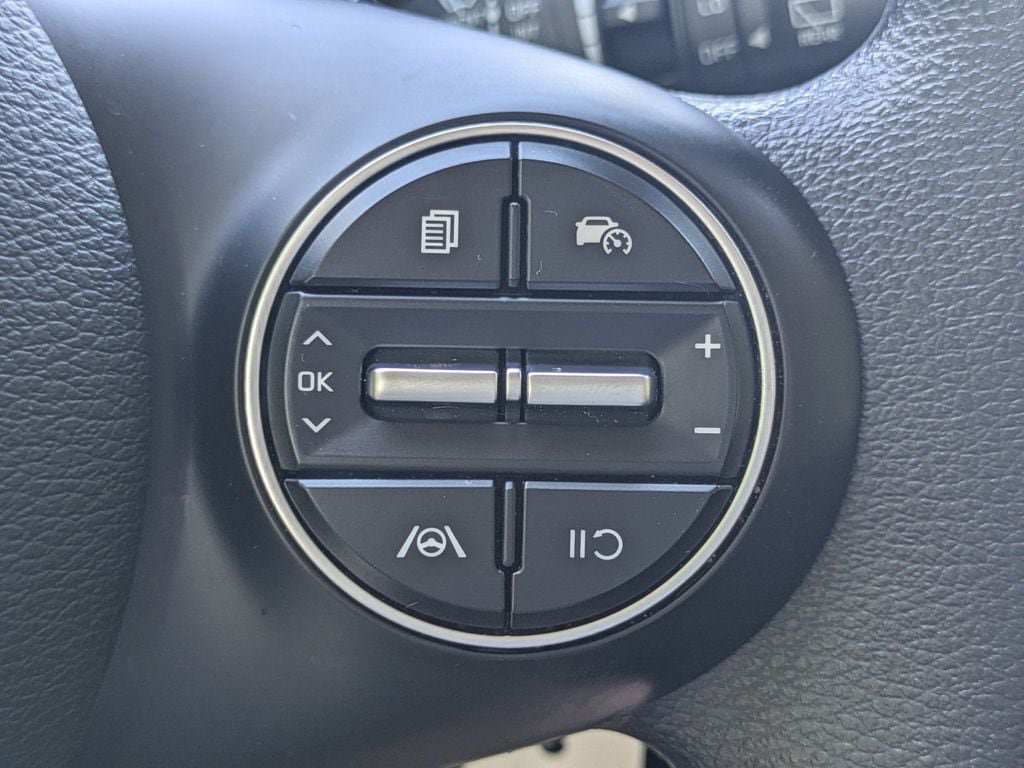 Used 2023 Kia Soul LX w/ LX Technology Package FWD image 24