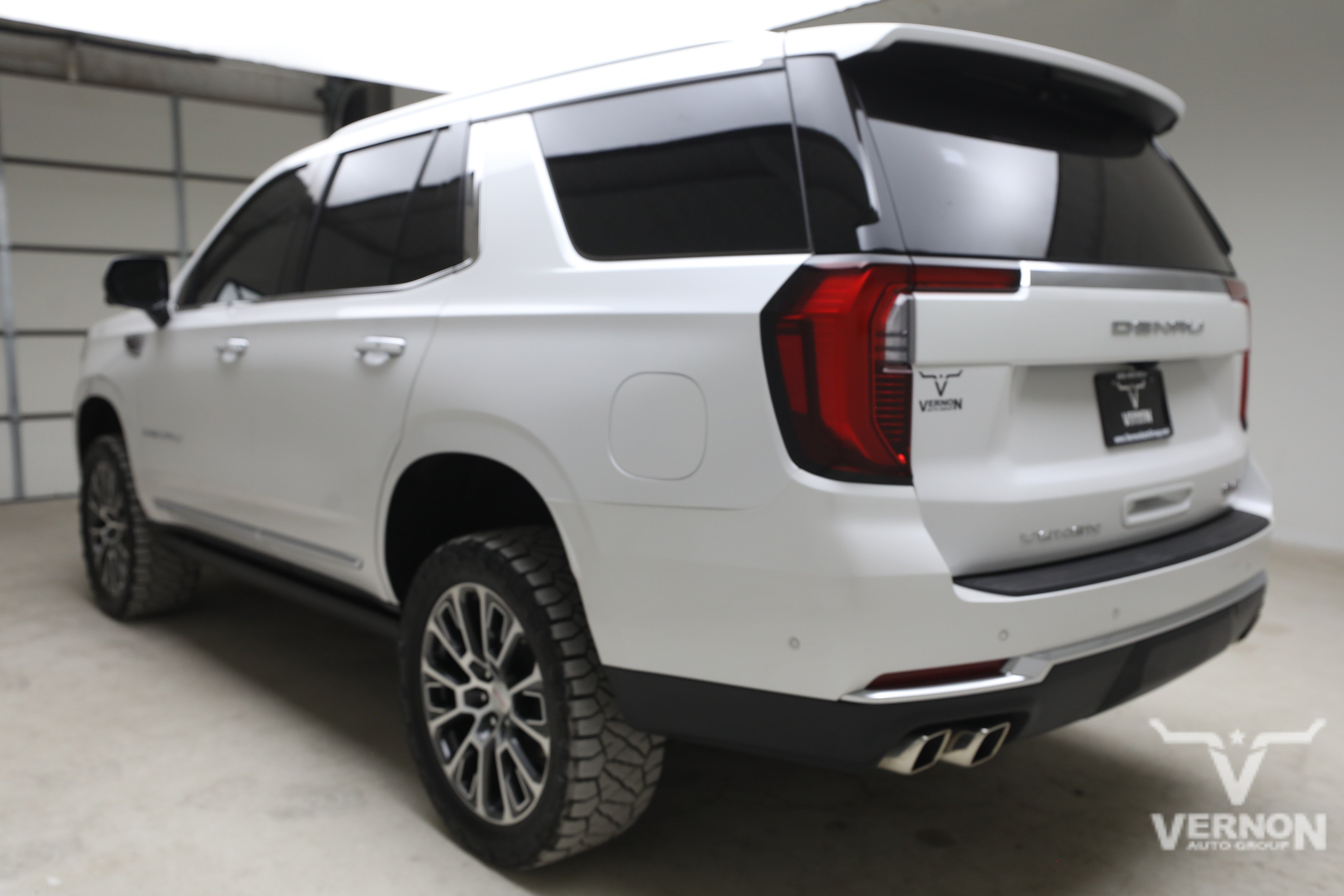 Used 2025 GMC Yukon Denali w/ Sun & Power Step Package AWD/4WD image 3