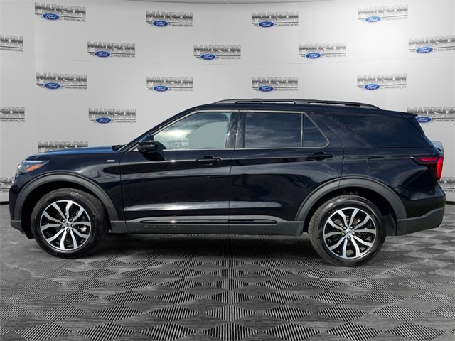 Used 2025 Ford Explorer ST-Line image 2