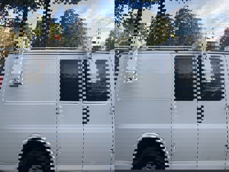 Used 2015 GMC Savana 3500 image 4