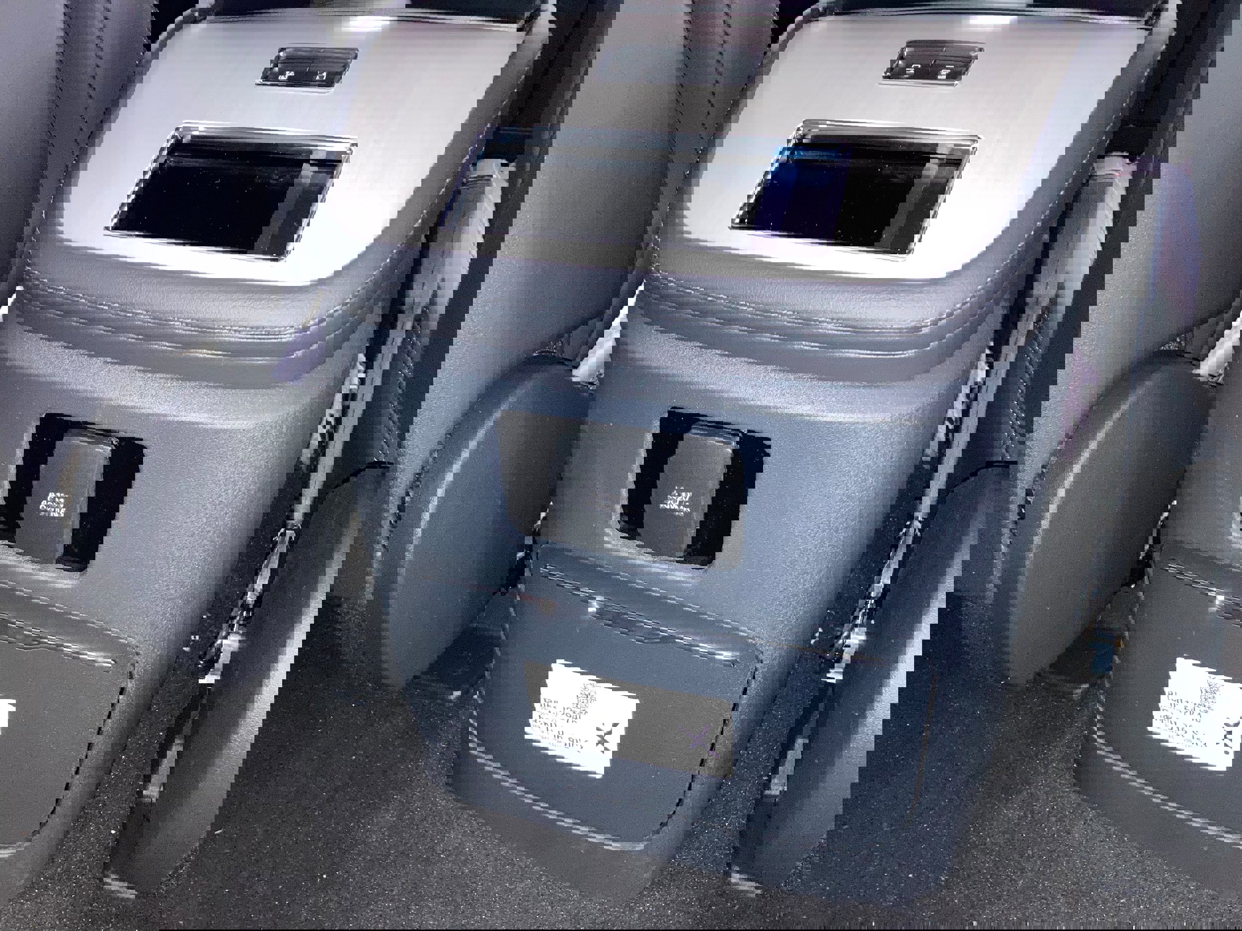 Used 2025 Lincoln Navigator L Reserve w/ Jet Appearance Package image 11