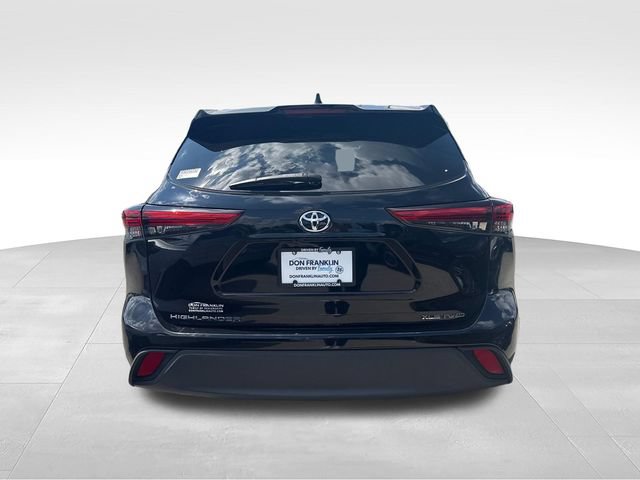 Used 2021 Toyota Highlander XLE AWD/4WD video 4