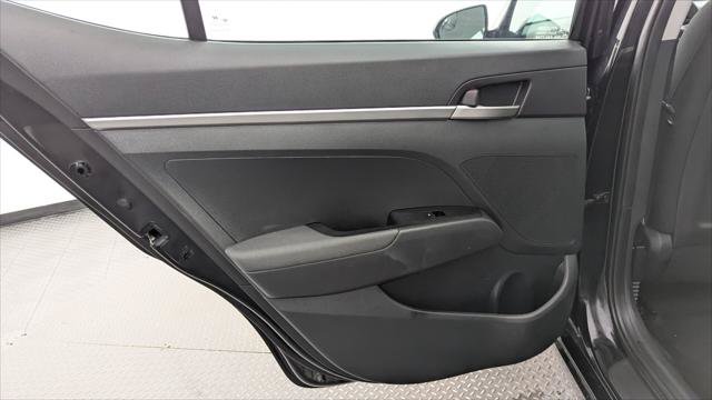 Used 2019 Hyundai Elantra SE w/ Cargo Package FWD image 16