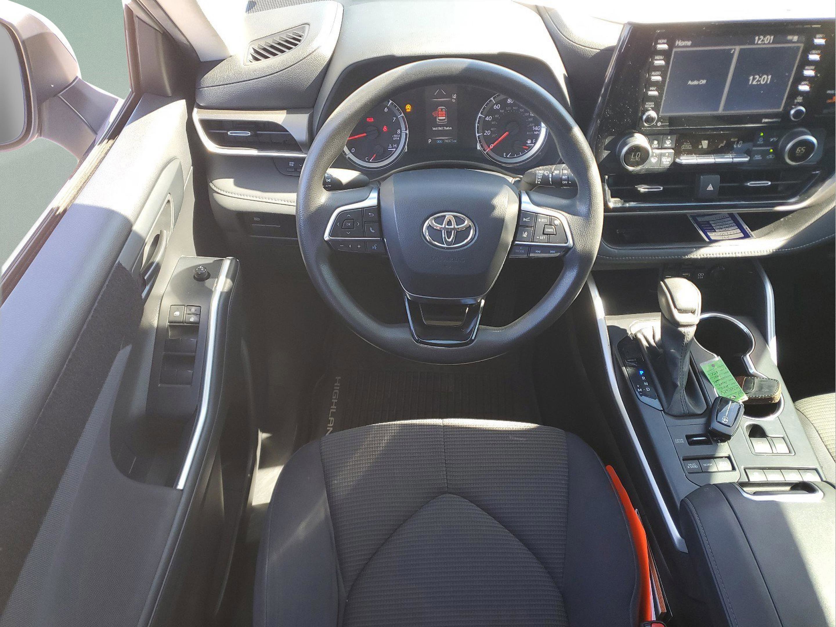 Used 2020 Toyota Highlander L image 12