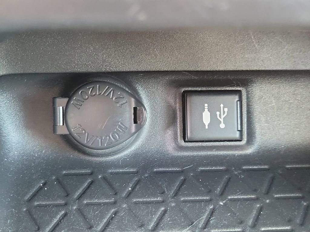 Used 2019 Toyota RAV4 XLE FWD image 31