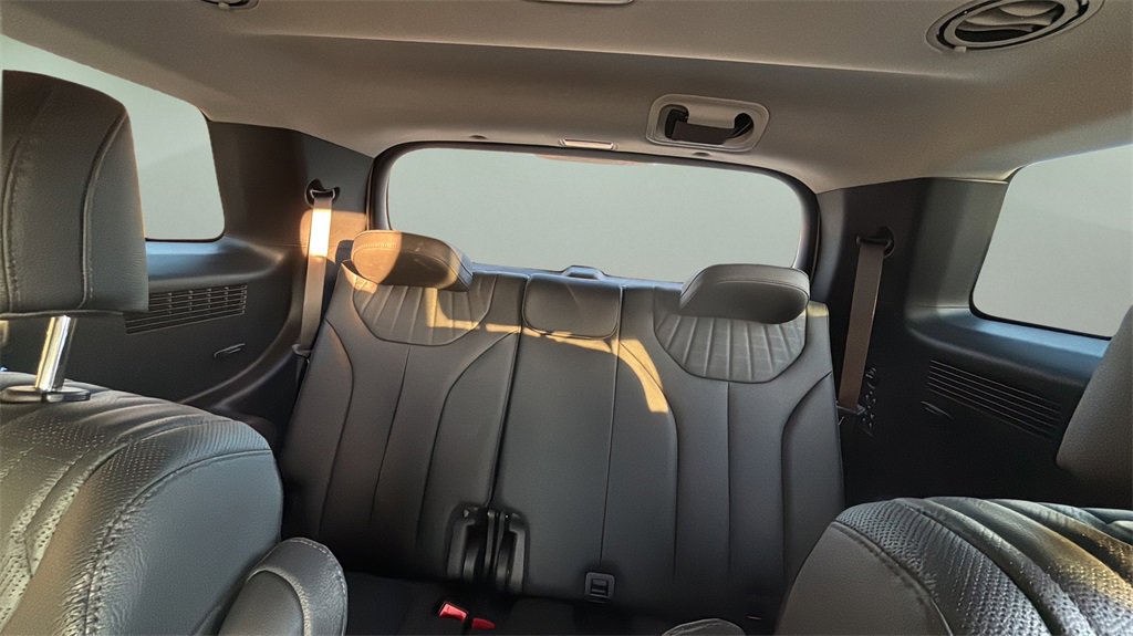 Used 2024 Hyundai Palisade Limited image 13
