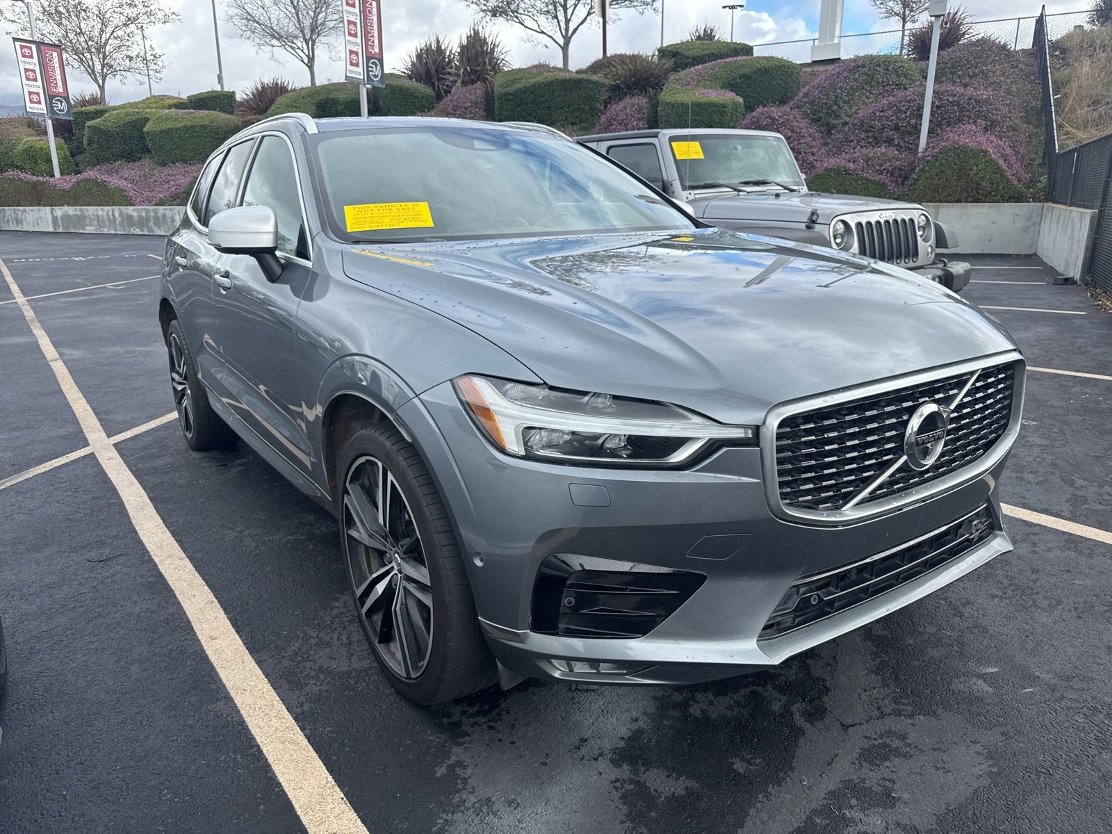 Used 2018 Volvo XC60 T6 R-Design w/ Convenience Package