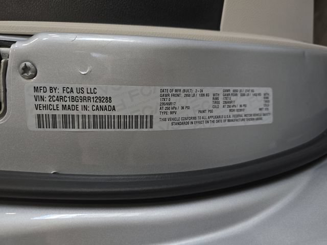 Used 2024 Chrysler Pacifica Touring-L image 14